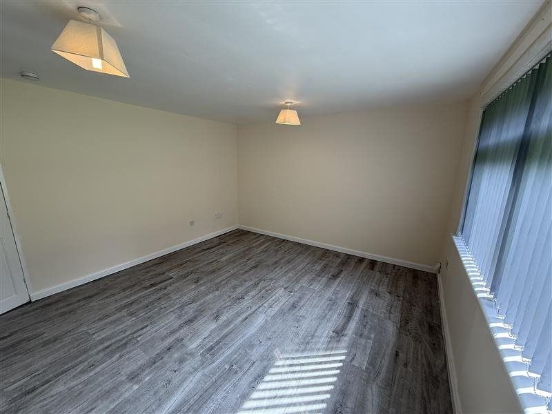 Property photo 3 of 7 Living Room