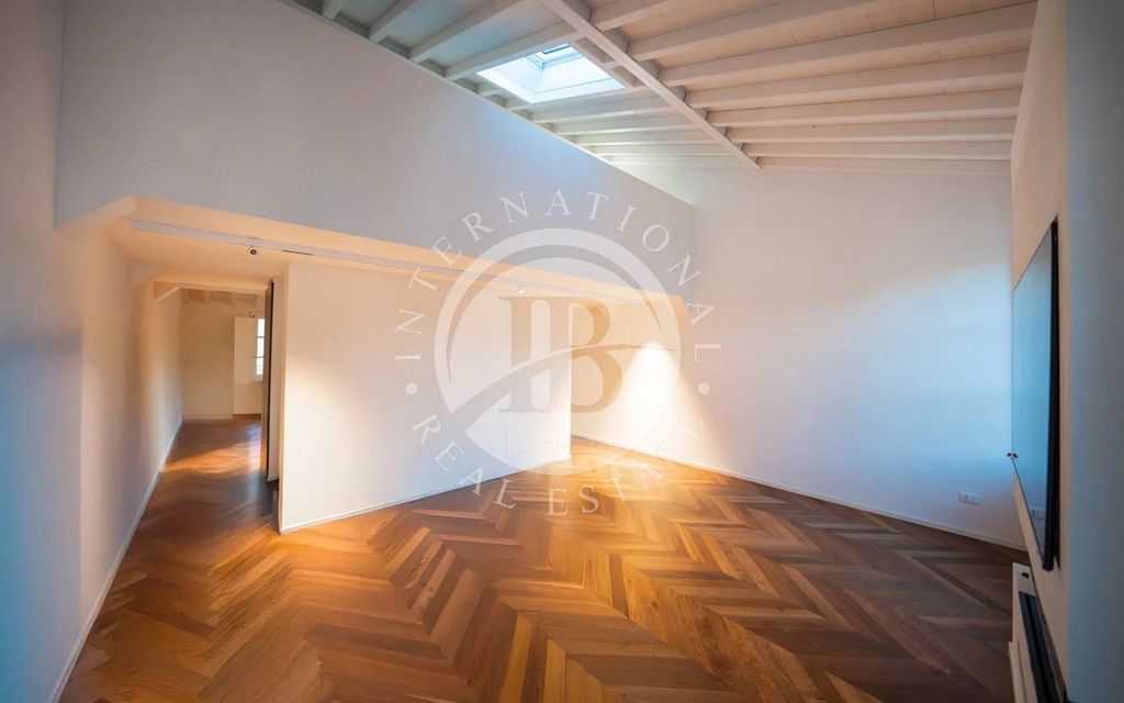 Property photo 2 of 28