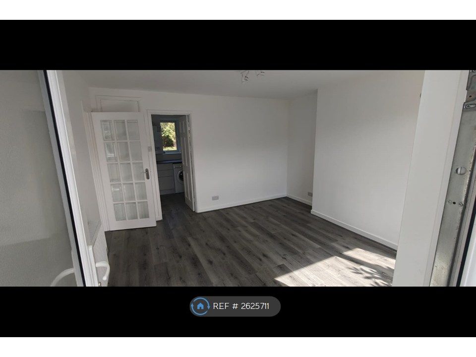 Property photo 1 of 8 Living Room