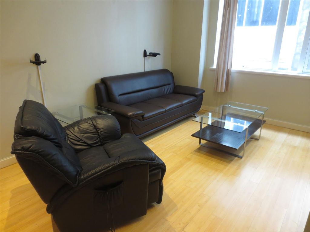 Property photo 1 of 9 Lounge