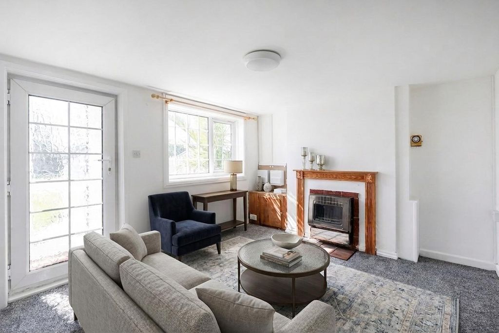 Property photo 3 of 13