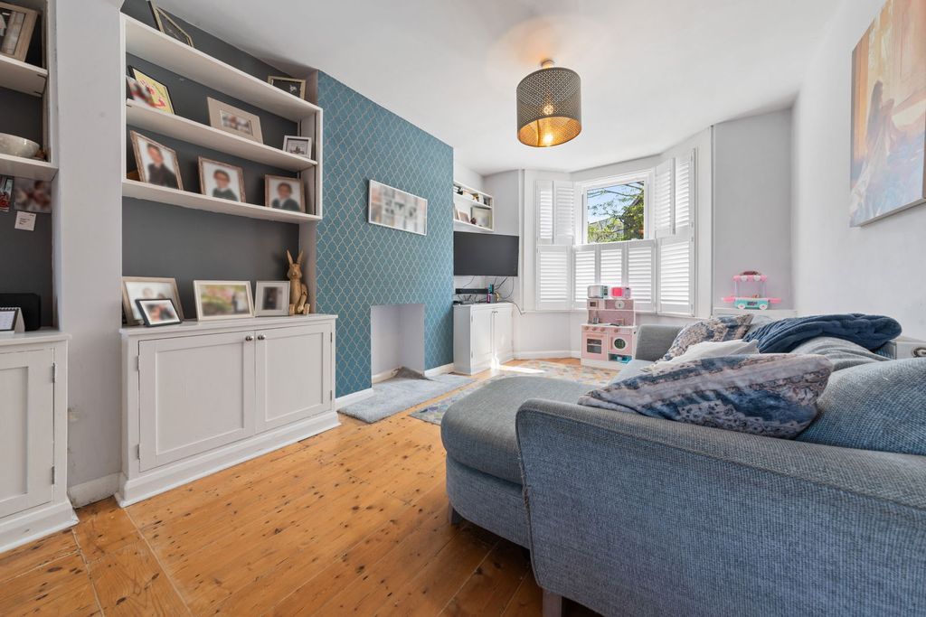 Property photo 2 of 23