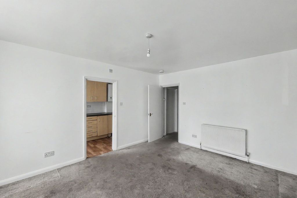 Property photo 3 of 9 37c Sellons Avenue, Harlesden, London Nw10 4Hj