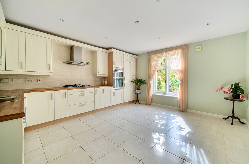 Property photo 2 of 23 Kitchen