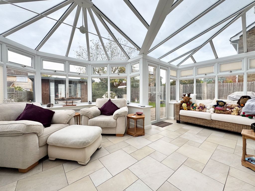 Property photo 1 of 22 Lycrome Road, Chesham
