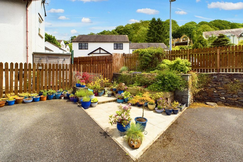 Property photo 2 of 19 Garden