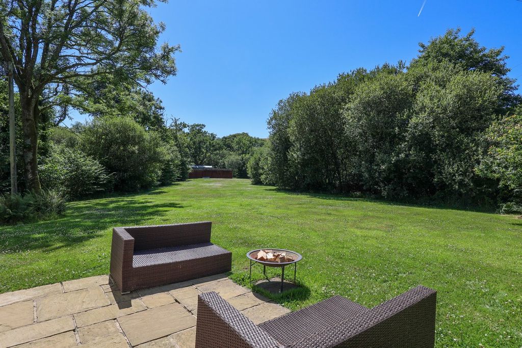 Property photo 2 of 31