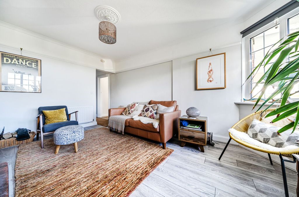 Property photo 3 of 24