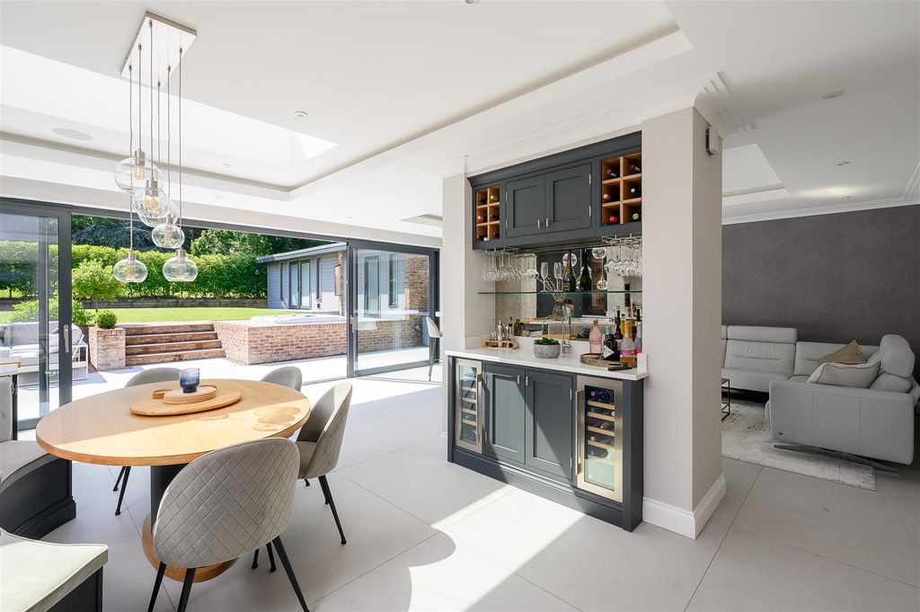 Property photo 3 of 37 Open Plan