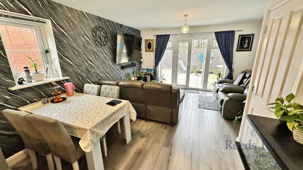 Property photo 3 of 13 Lounge Diner