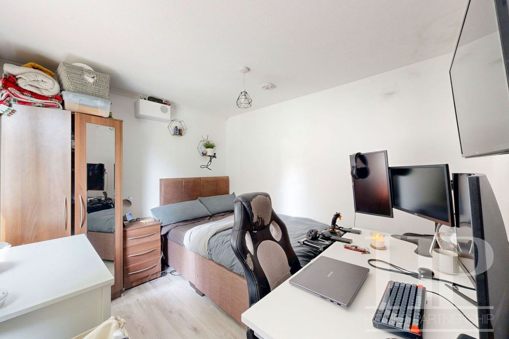 Property photo 1 of 5