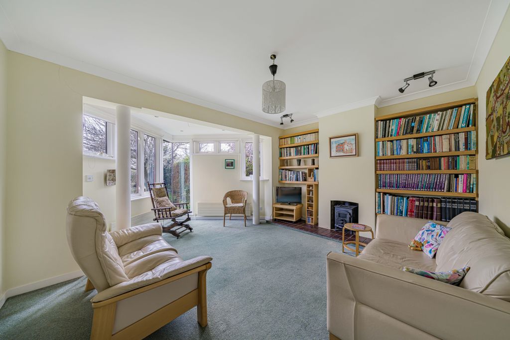 Property photo 2 of 42 Lounge