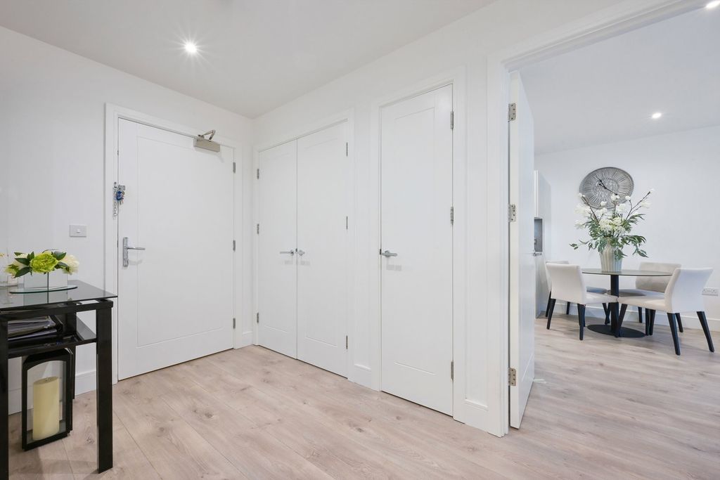 Additional image 11 of 2 bed flat for sale1 Eden Place, Oxted RH8