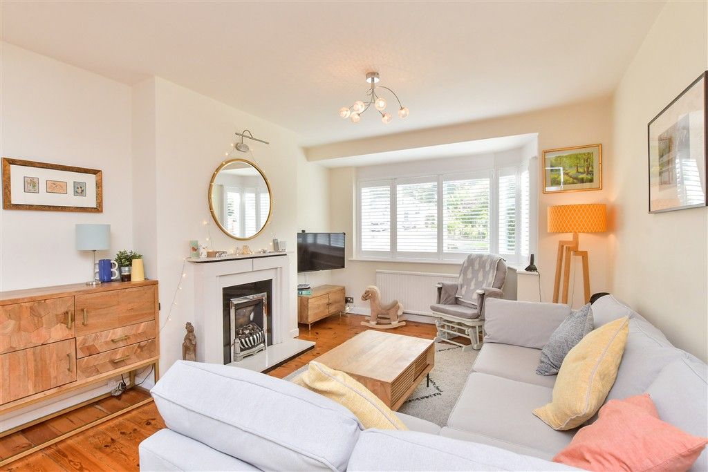 Property photo 2 of 17 Lounge