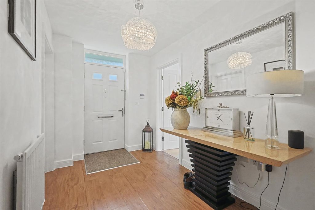 Property photo 2 of 34