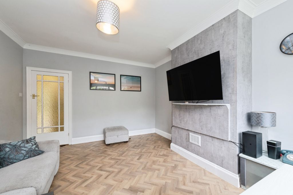 Property photo 2 of 17 Living Room