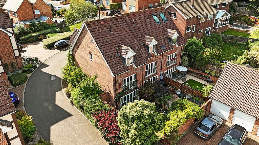 Property photo 2 of 23