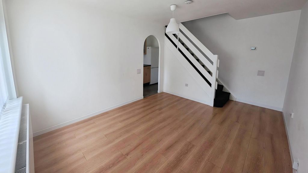 Property photo 3 of 10 Pbox-Img.Jpg