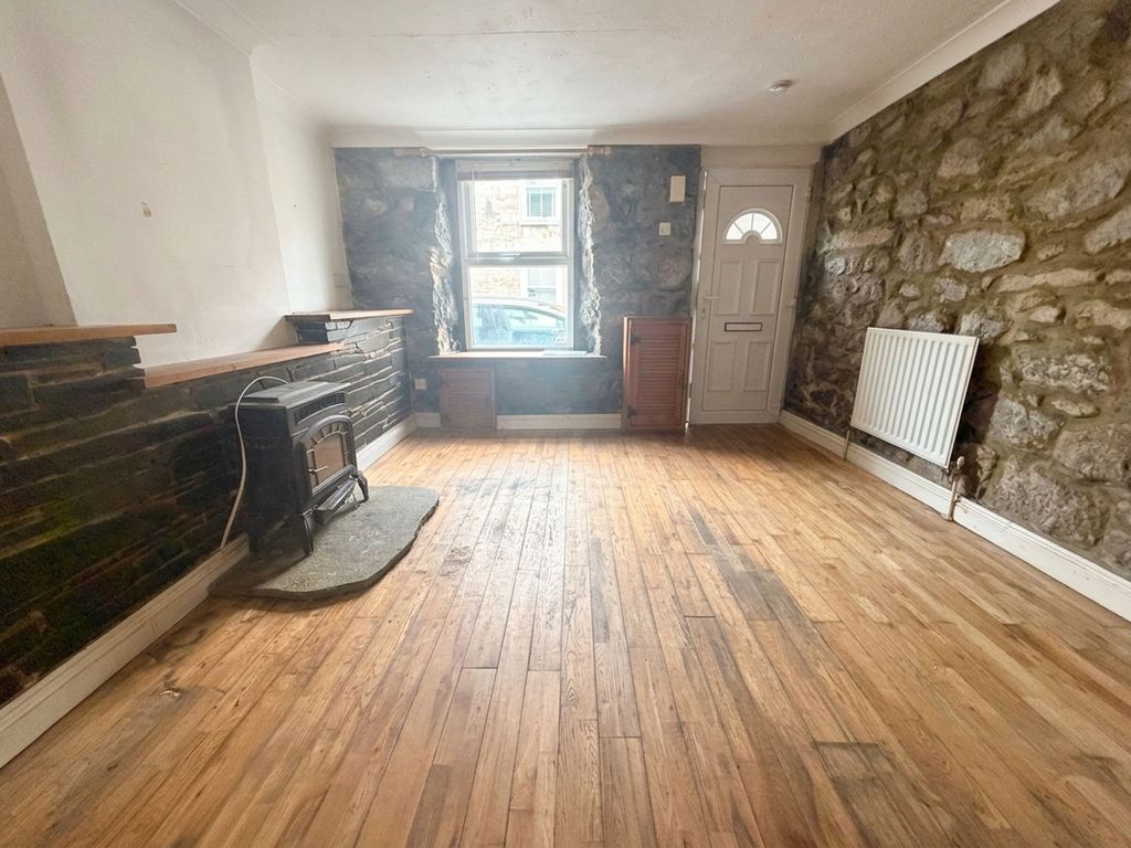Property photo 3 of 8 Lounge