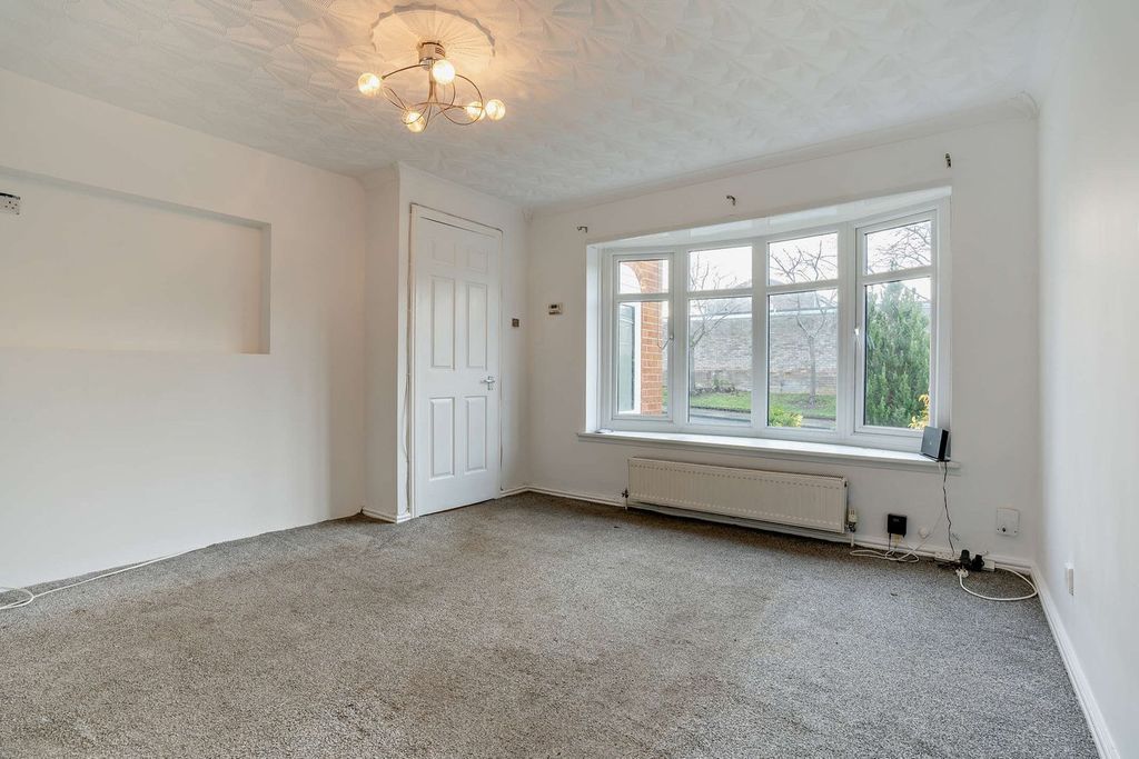 Property photo 3 of 27