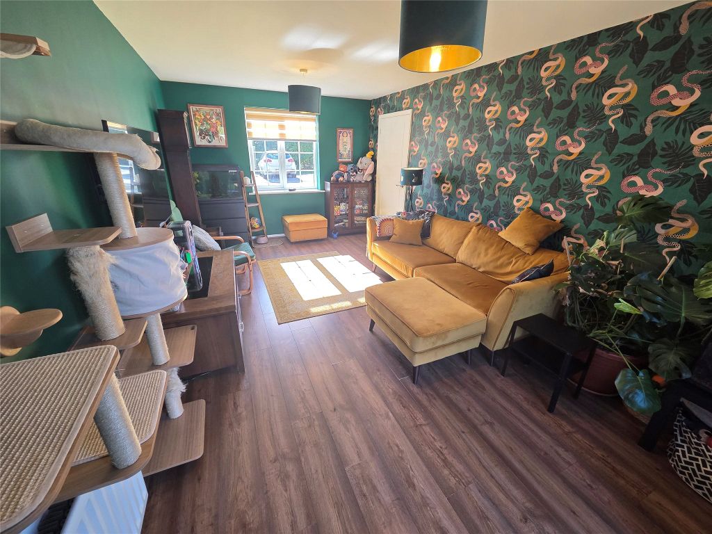 Property photo 2 of 24 Lounge