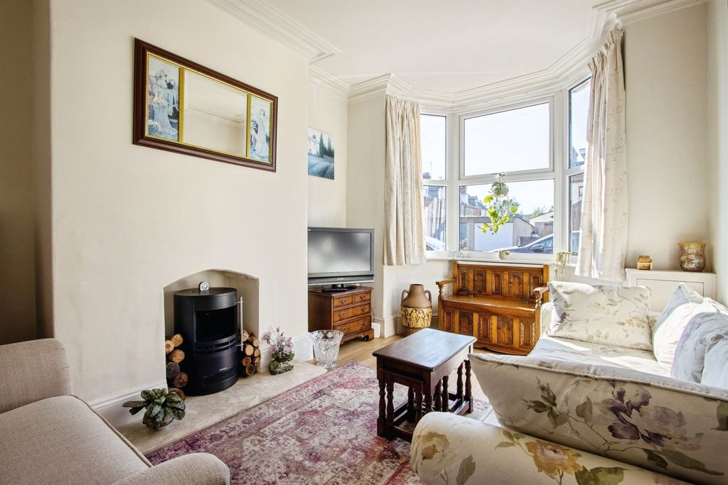Property photo 2 of 17