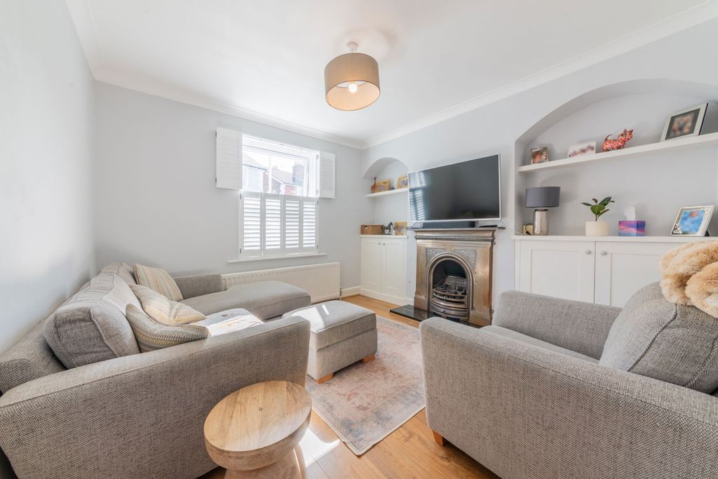 Property photo 2 of 31