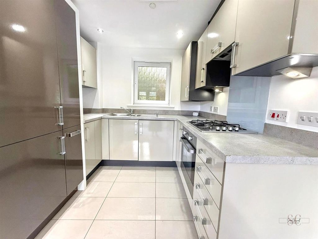 Property photo 3 of 8 Kitchen.Jpg