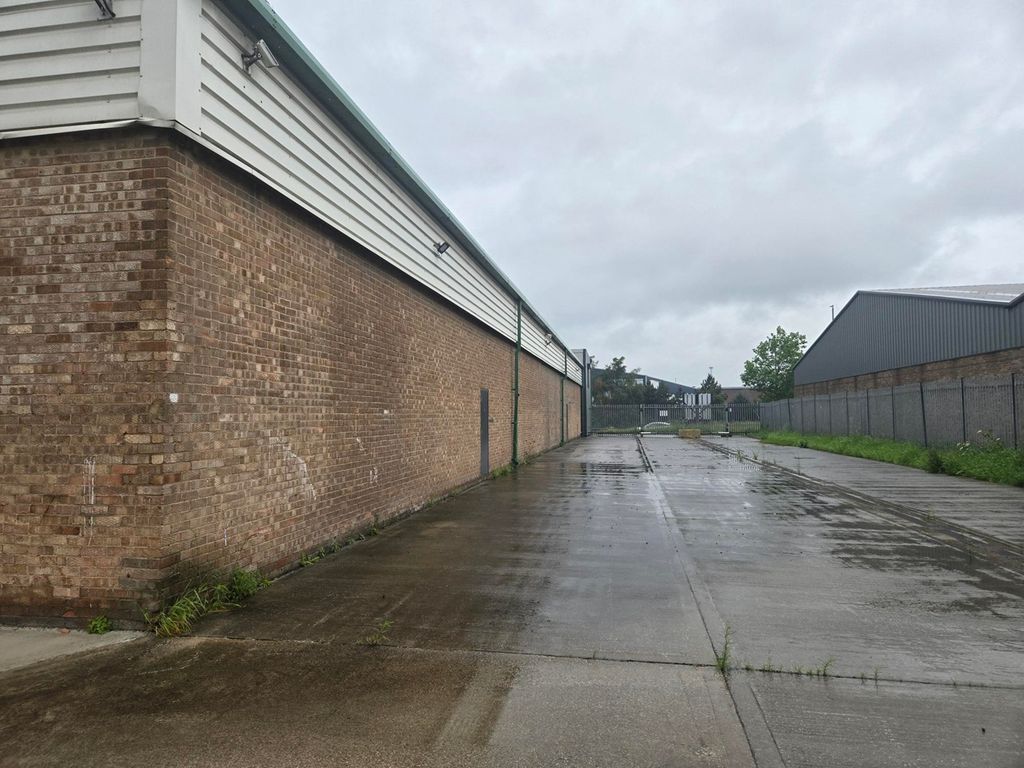 Property photo 3 of 7