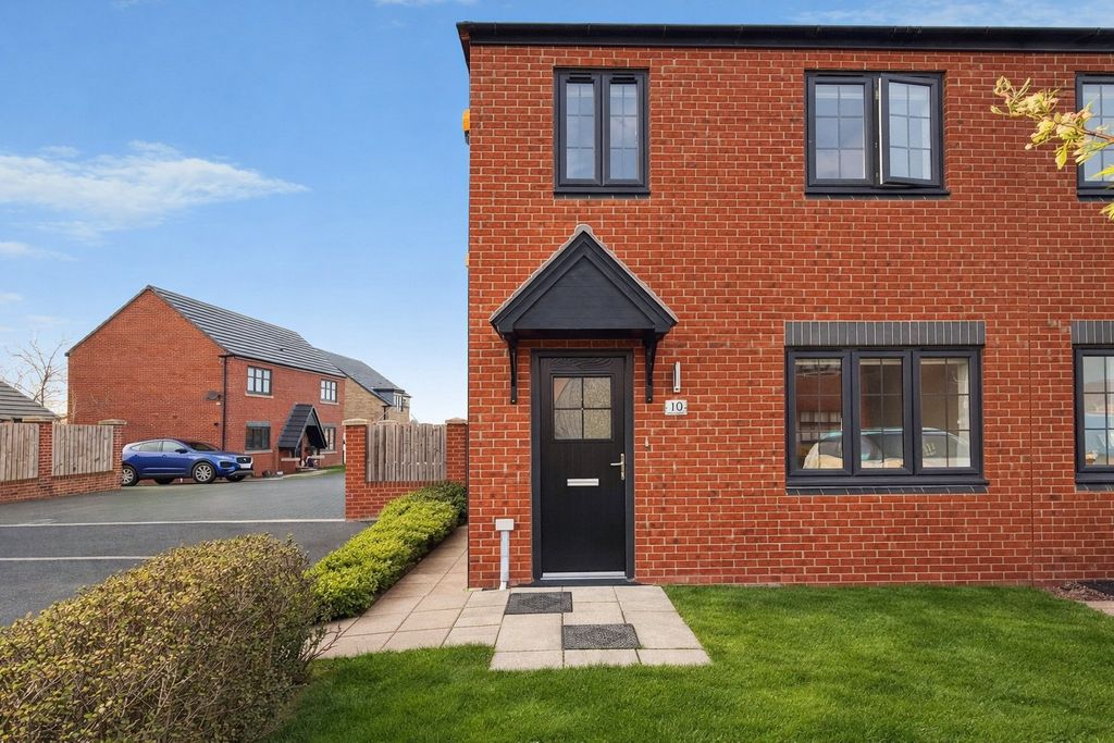 Property photo 1 of 15 Front External