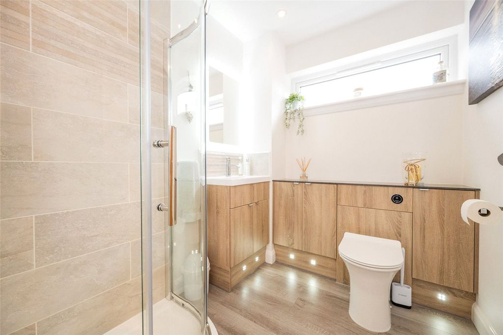 Property photo 2 of 53 Manse Street 05