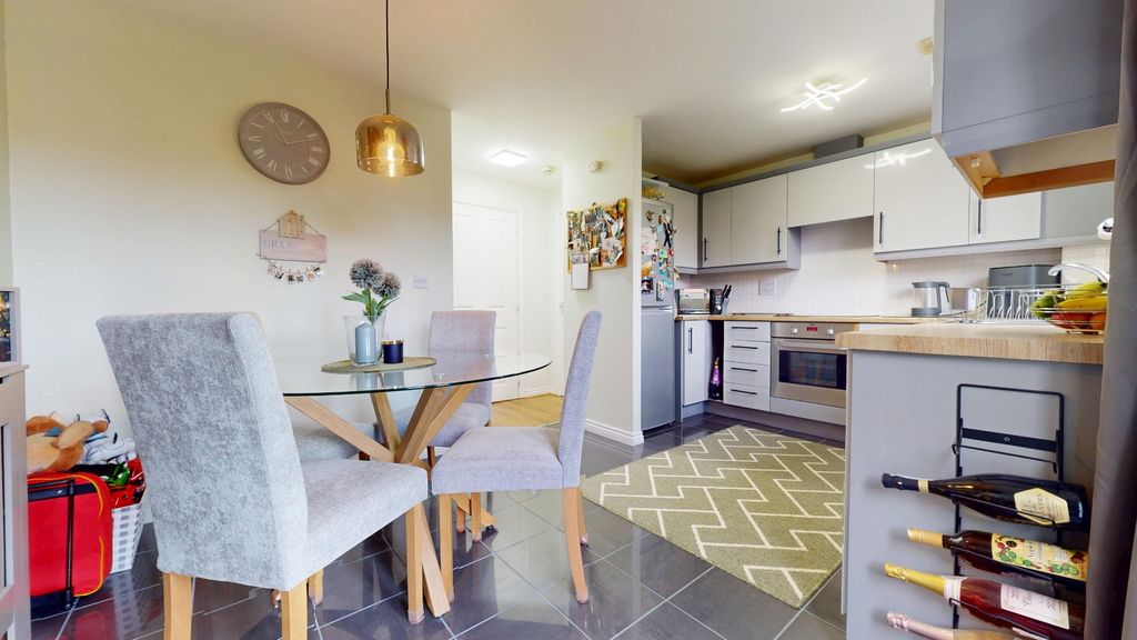 Property photo 2 of 19 4568813