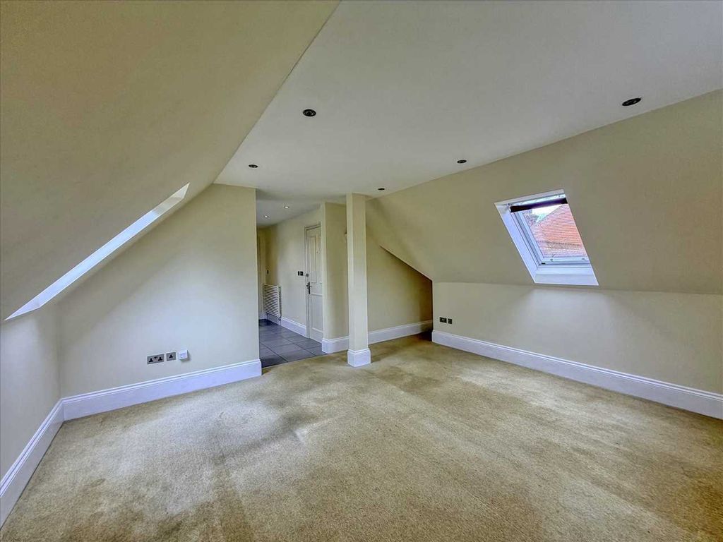 Additional image 8 of 2 bed flat for saleTrafalger House, Fourth Avenue, Frinton On Sea CO13