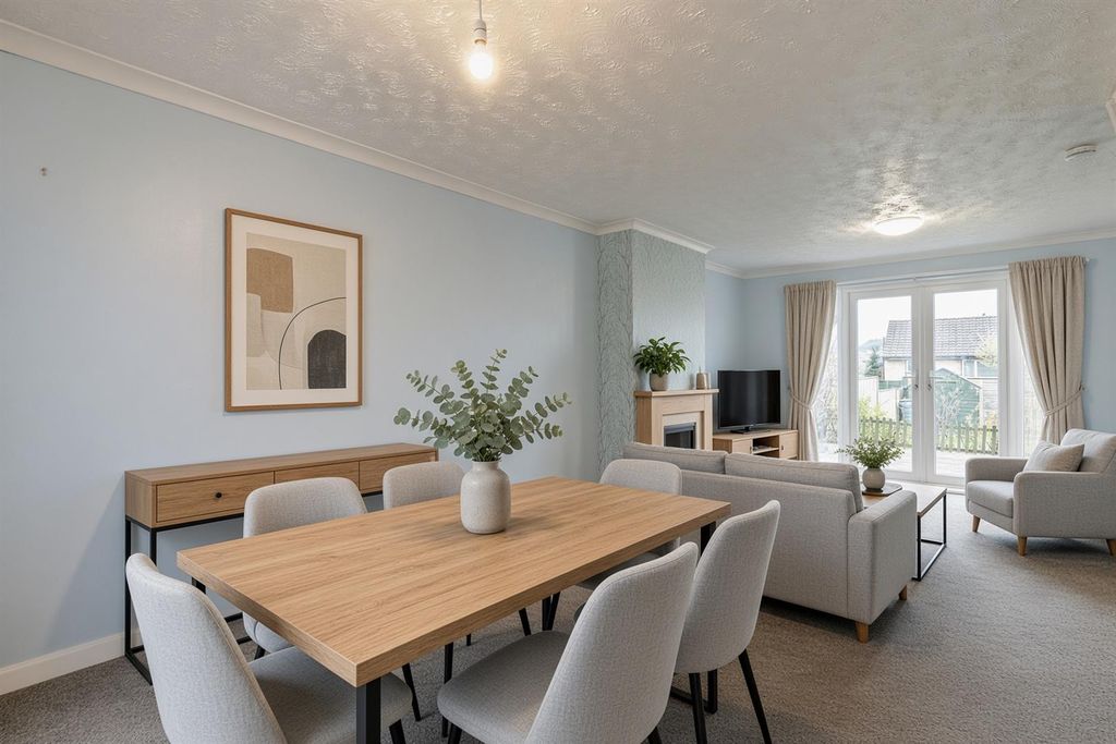 Property photo 3 of 20 Dining Room.Jpg