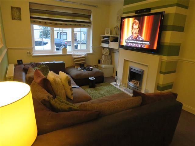 Property photo 2 of 10 Living Room