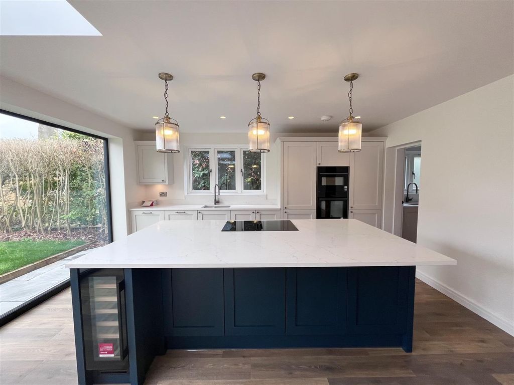 Property photo 2 of 35