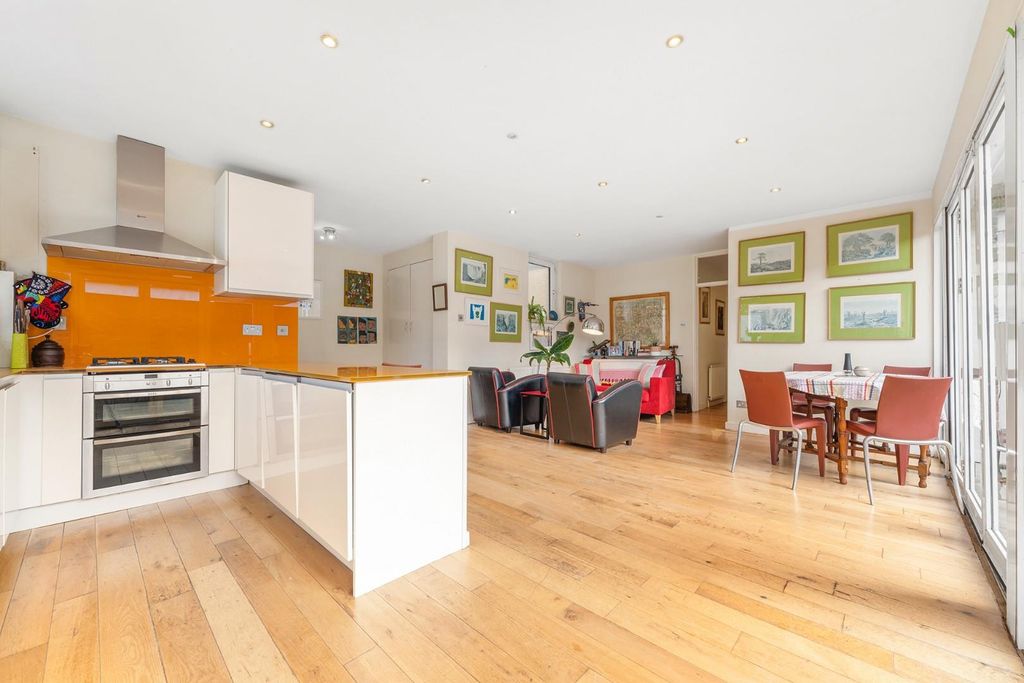 Property photo 1 of 15 Kitchen (1).Jpg