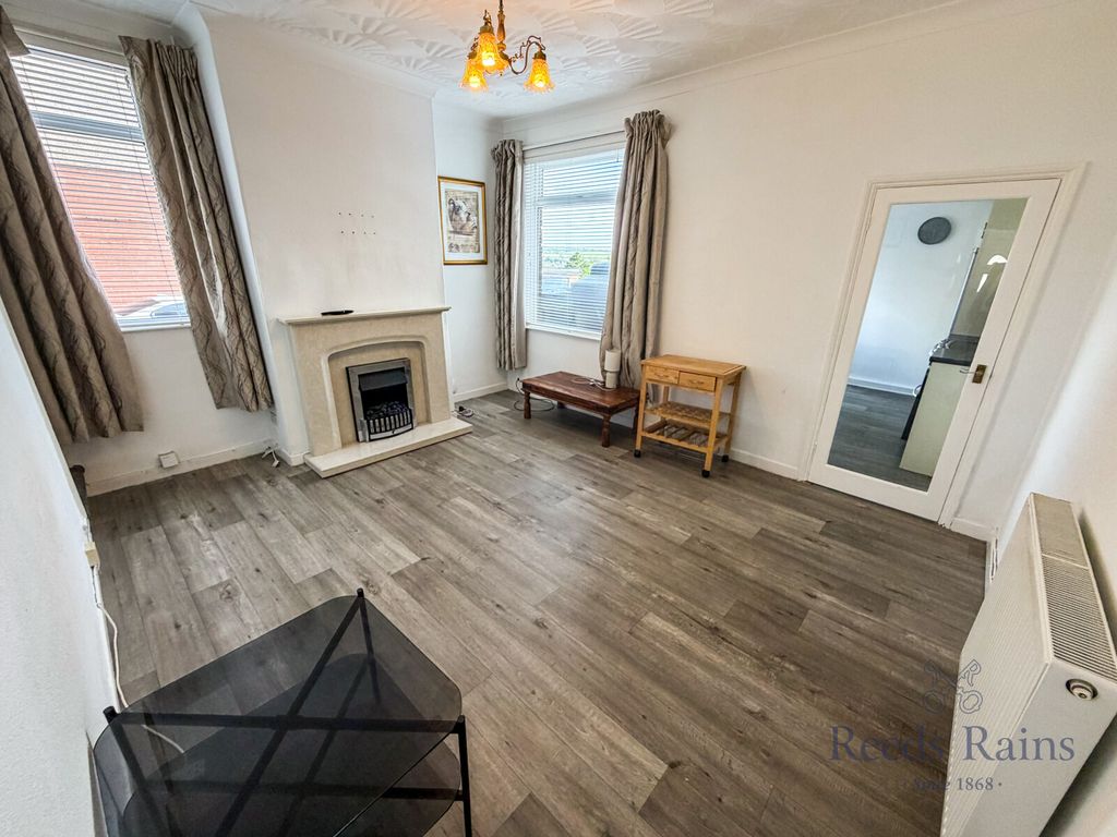 Property photo 3 of 11 Lounge