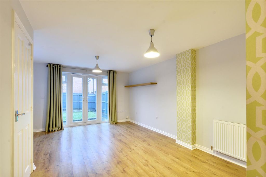 Property photo 2 of 16 Lounge