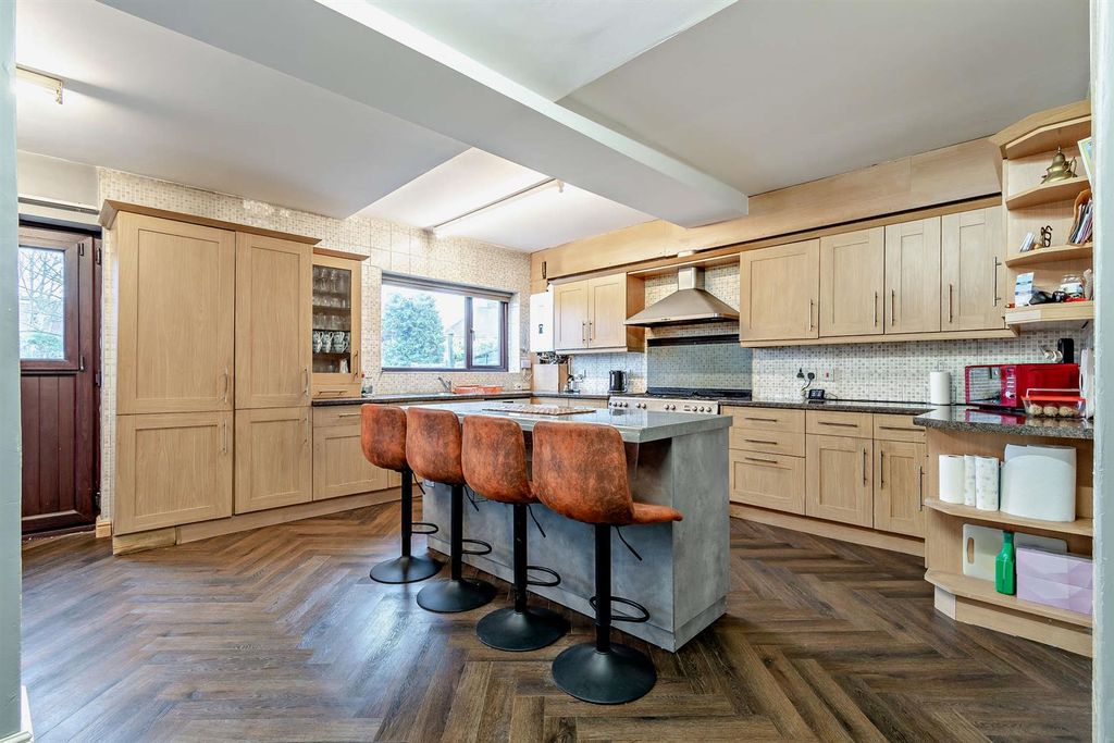 Property photo 3 of 30 8681874-Interior23-800.Jpg