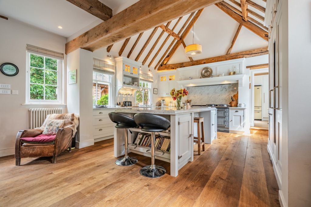 Property photo 2 of 34