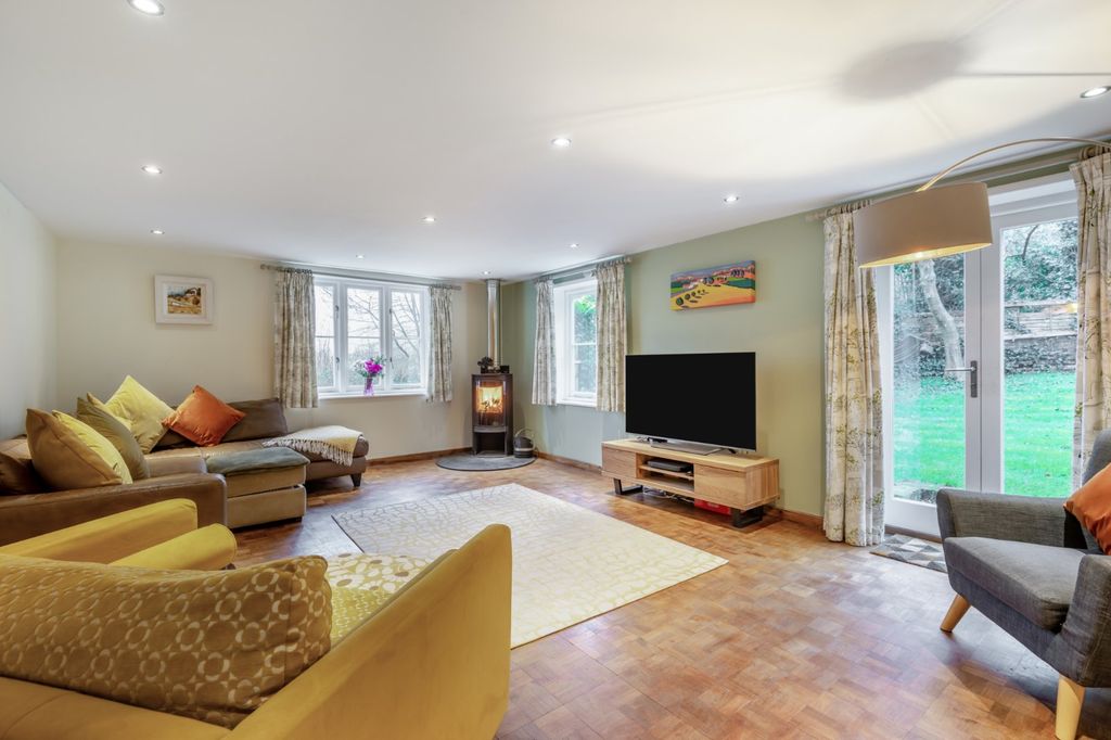 Property photo 3 of 19 Sitting Room