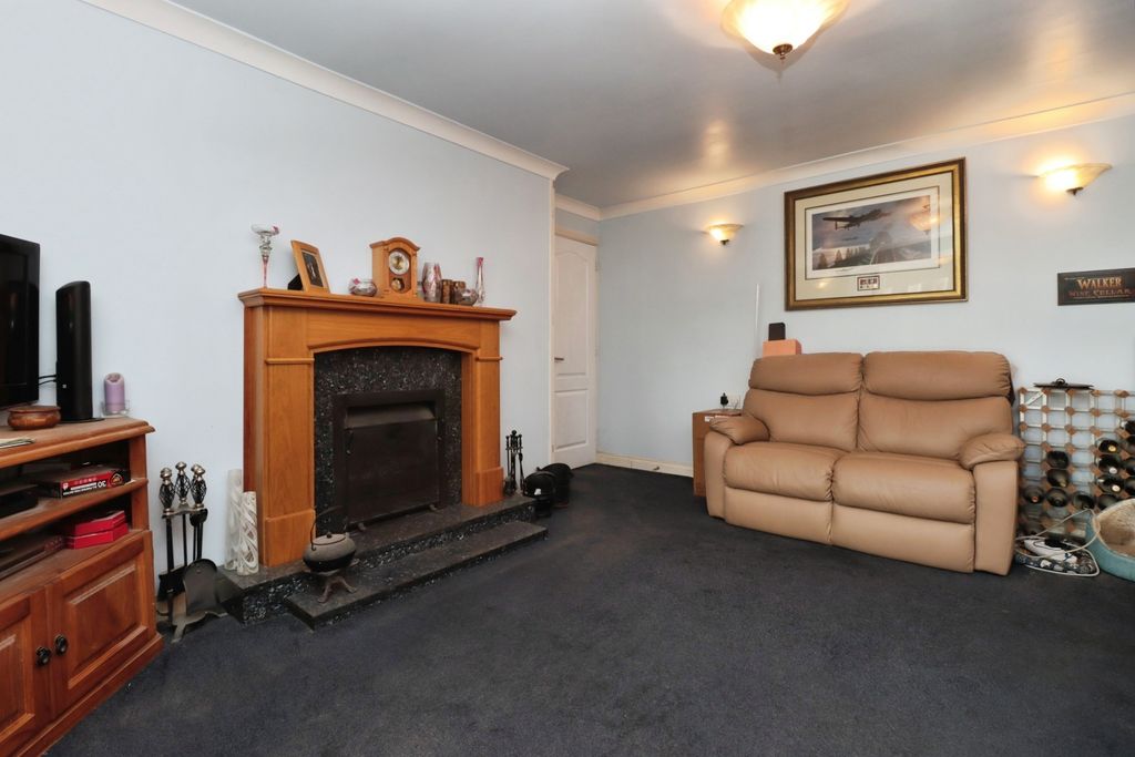 Property photo 3 of 17 Image 2