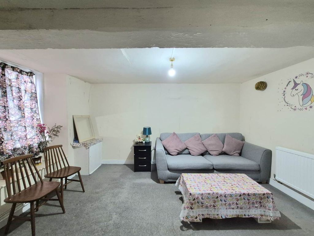 Property photo 2 of 10 Living Room