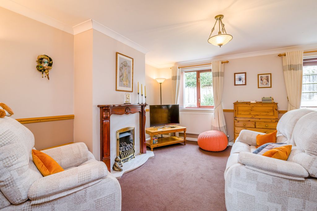 Property photo 2 of 28