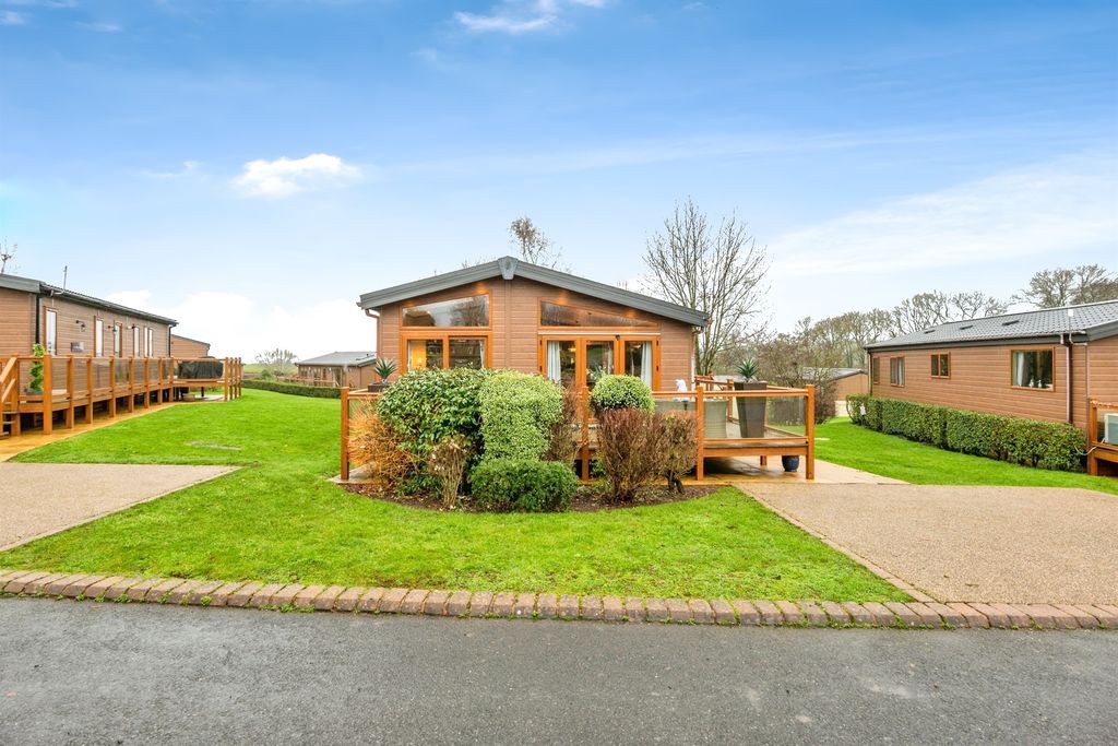 Property photo 2 of 26