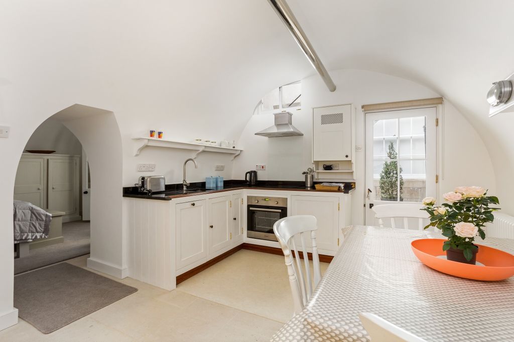 Property photo 2 of 12 7