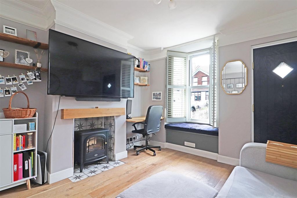 Property photo 2 of 18