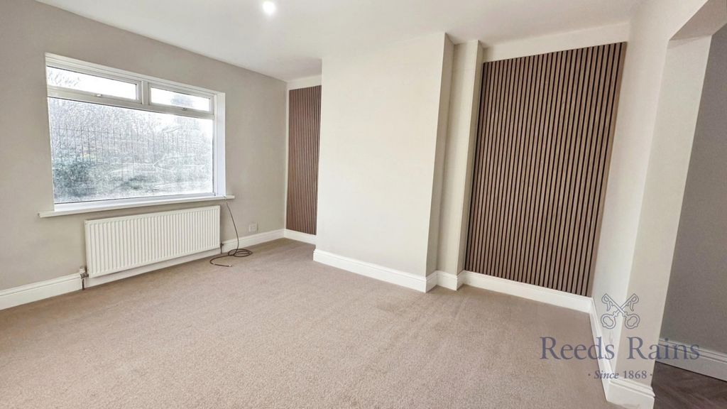 Property photo 2 of 8 Lounge