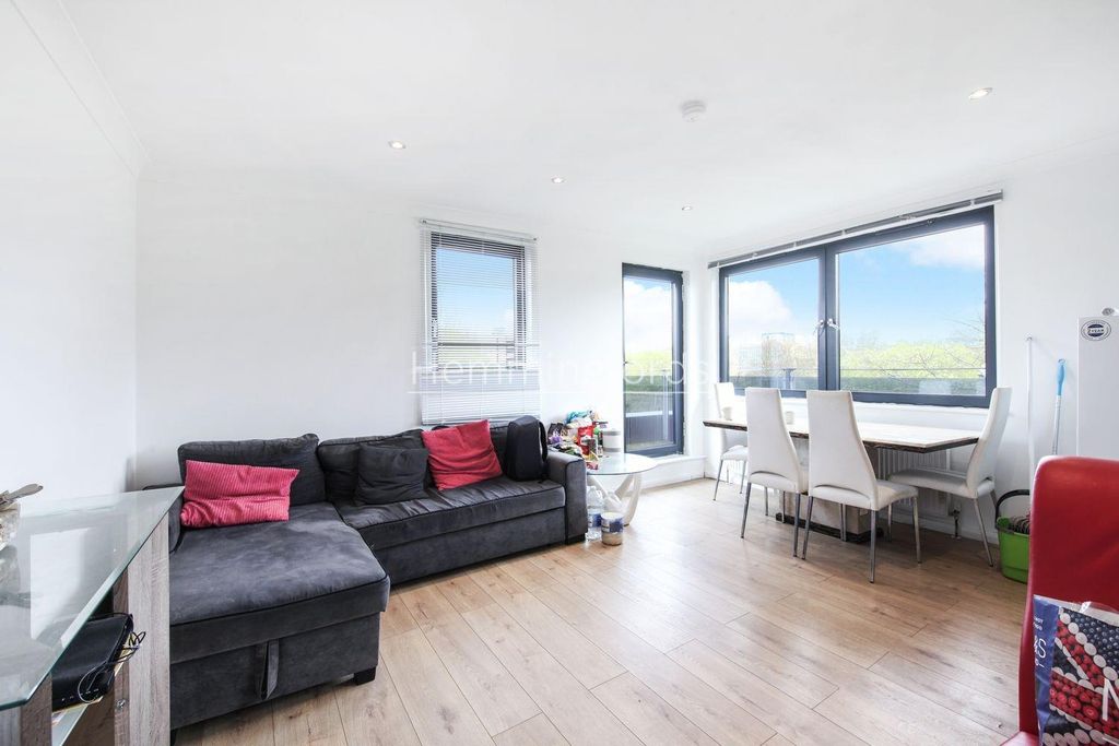 Property photo 1 of 15 Flat 15, Lambros House - Octnfxv2i4G55Uvoauo2.Jpg